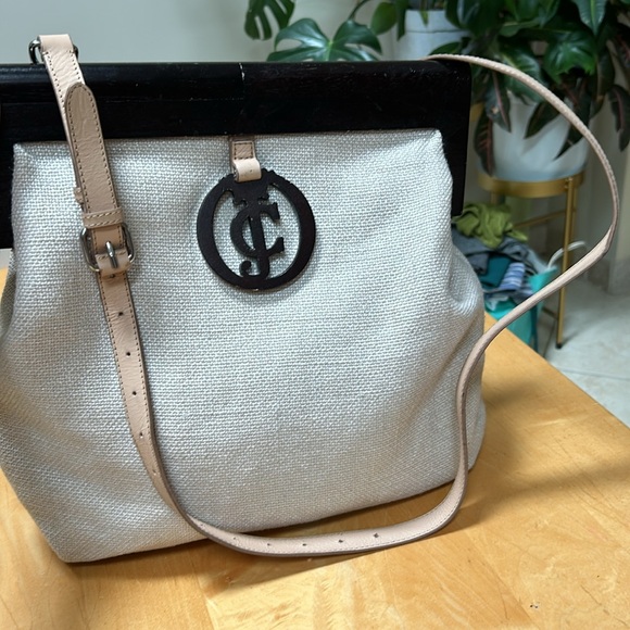 Juicy Couture Crossbody Hessian Canvas Wooden doctor bag with detachable strap - Picture 3 of 13